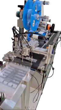K004-MED for larger bags, pouches and cartons - Automatic feeder and Label Applicator 'top down' for pouches, flat products and packages with auto stack feeder and collection tray